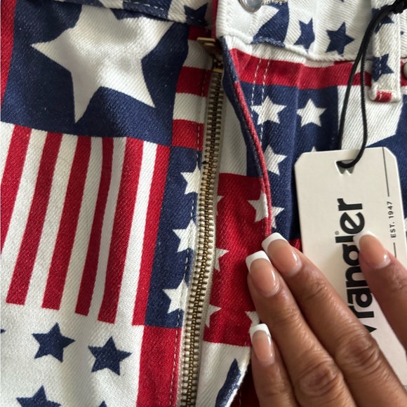 Wrangler Red and White Jean Shorts Patriotic Style - Picture 3 of 9